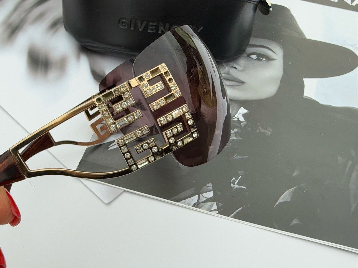 Givenchy Givenchy vintage sunglasses SGV213S Size ONE SIZE - 23 Thumbnail