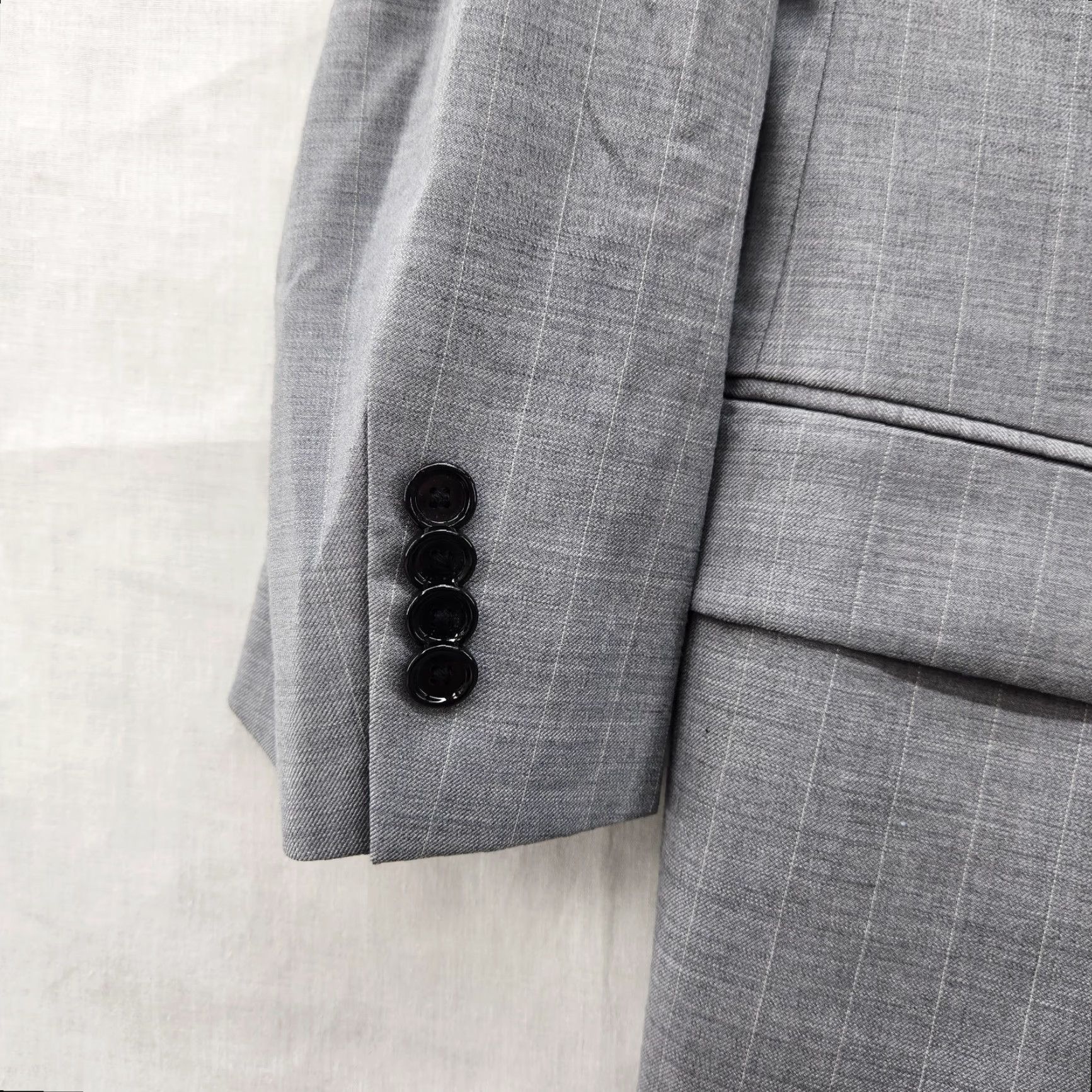 NWT Indochino Blazer Mens Small Gray Pin Stripe 100% Wool Lined Modern Stylish Shirt?