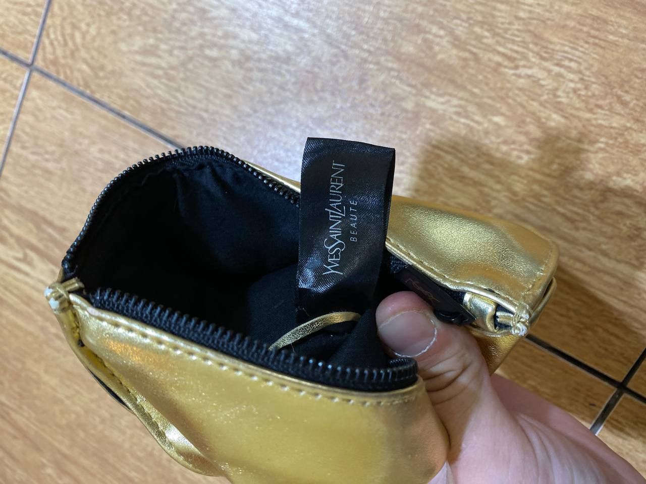 Yves Saint Laurent YSL Yves Saint Laurent beauty pouch bag parfums Size ONE SIZE - 3 Thumbnail
