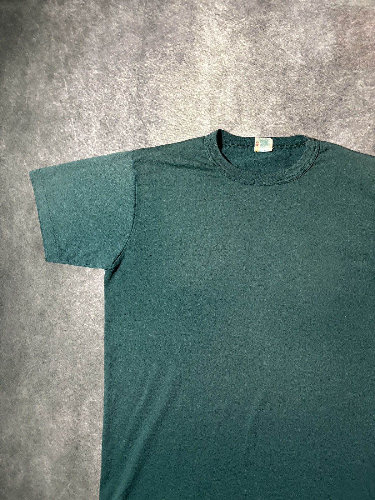 Vintage 80s Vintage Blank Tee Sun Faded Bleach Thrashed 90s Forrest Size US XL / EU 56 / 4 - 8 Thumbnail