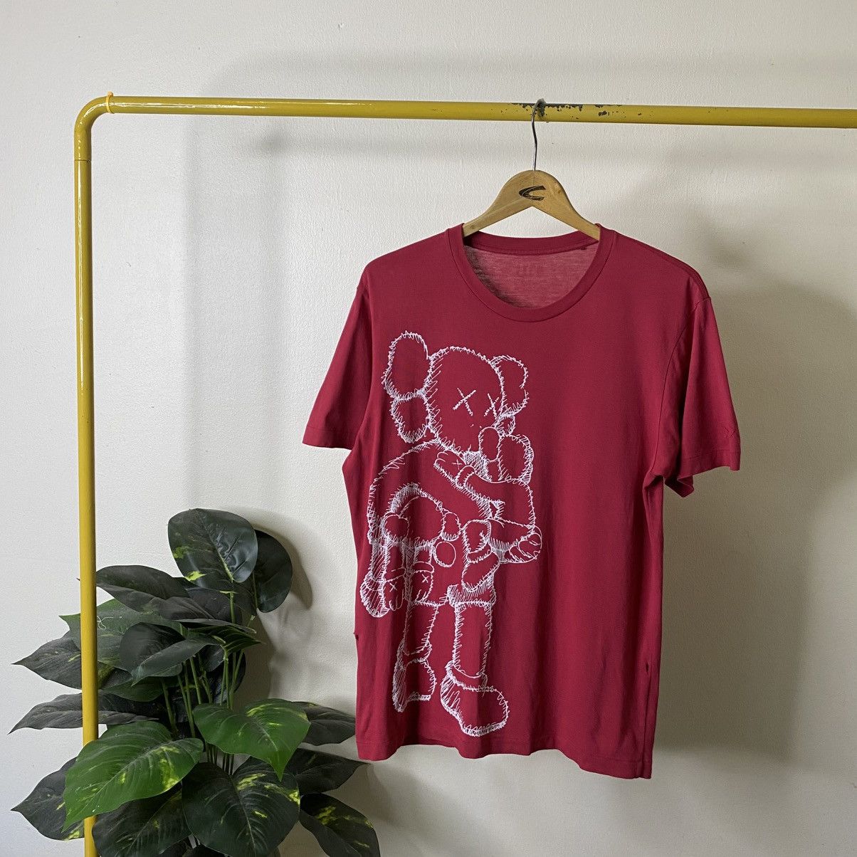 Kaws Kaws Original Fake x Uniqlo Collaboration T Shirt Size US L / EU 52-54 / 3 - 1 Thumbnail