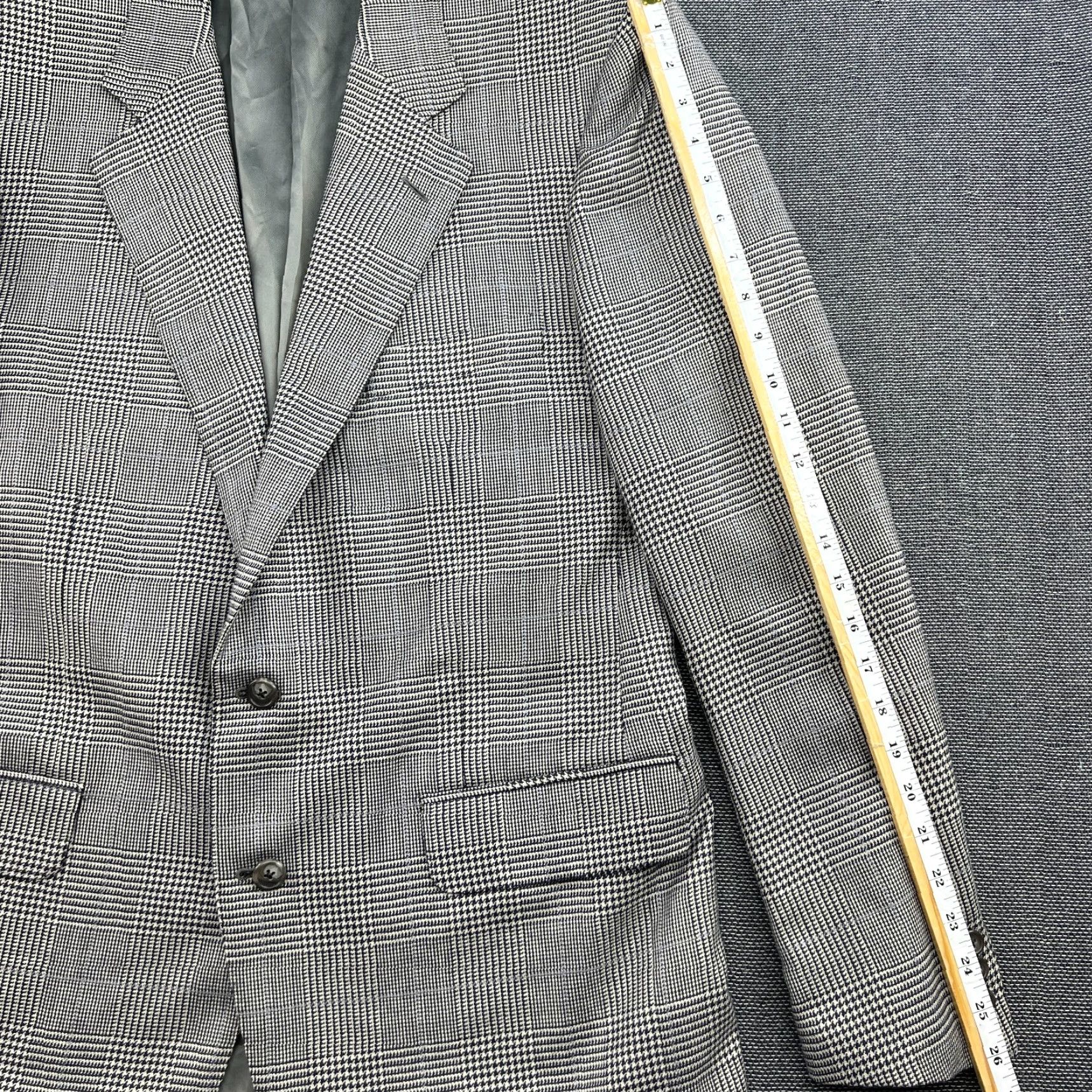 Corneliani Corneliani Blazer Jacket Mens 43R Virgin Wool Gray Plaid Italy Regular Size 43R Blazer Mens Wool Gray Plaid Italy Size 46R - 5 Thumbnail