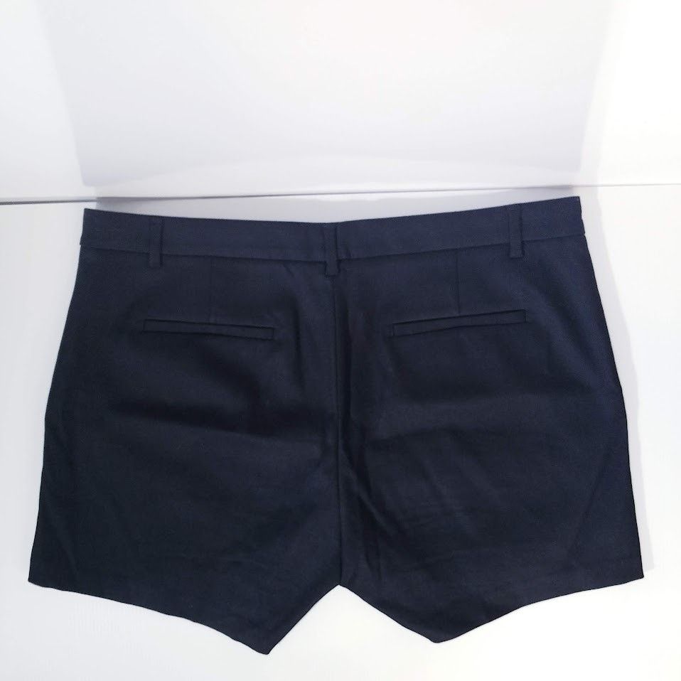 Banana Republic Banana Republic black chino city shorts sz 12 Size 34" / US 12 / IT 48 - 2 Thumbnail