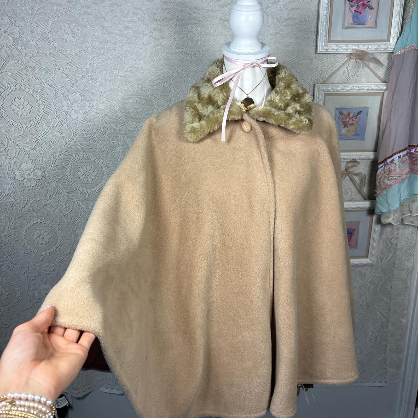 Other vintage fur trim cozy shaw cape Size ONE SIZE - 2 Thumbnail