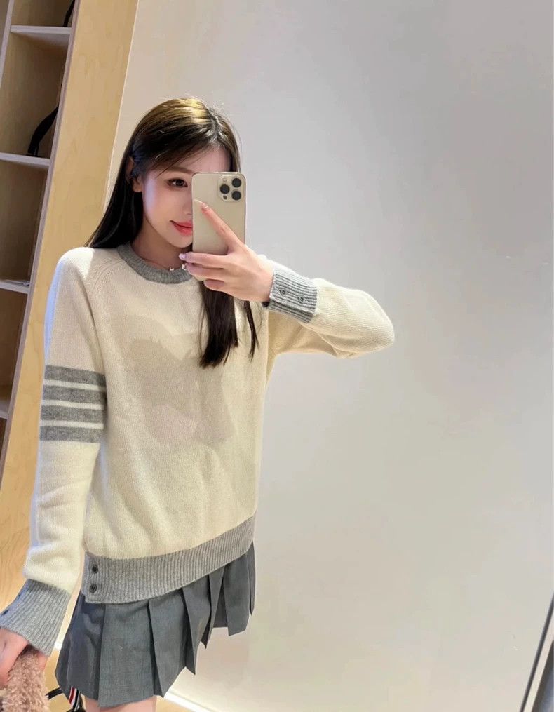 Thom Browne Thom browne Beige four-striped wool sweater 2504-Nextarrow Size US M / EU 48-50 / 2 - 7 Thumbnail