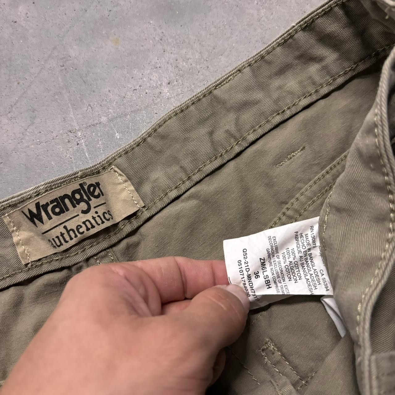 Japanese Brand × Vintage Crazy Vintage Y2K/2000s Baggy Khaki Skater Style Workwear Cargo Shorts! Size US 36 / EU 52 - 6 Thumbnail