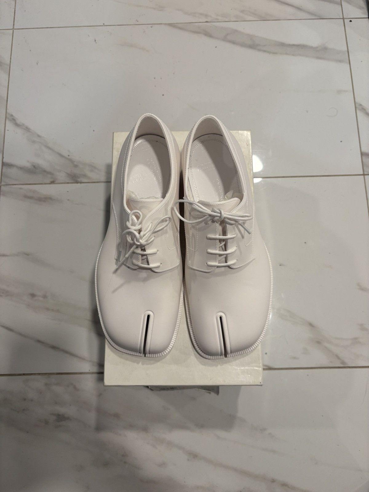Maison Margiela Maison Margiela White Lace-Up Tabi Loafers Size US 7 / EU 40 - 2 Thumbnail