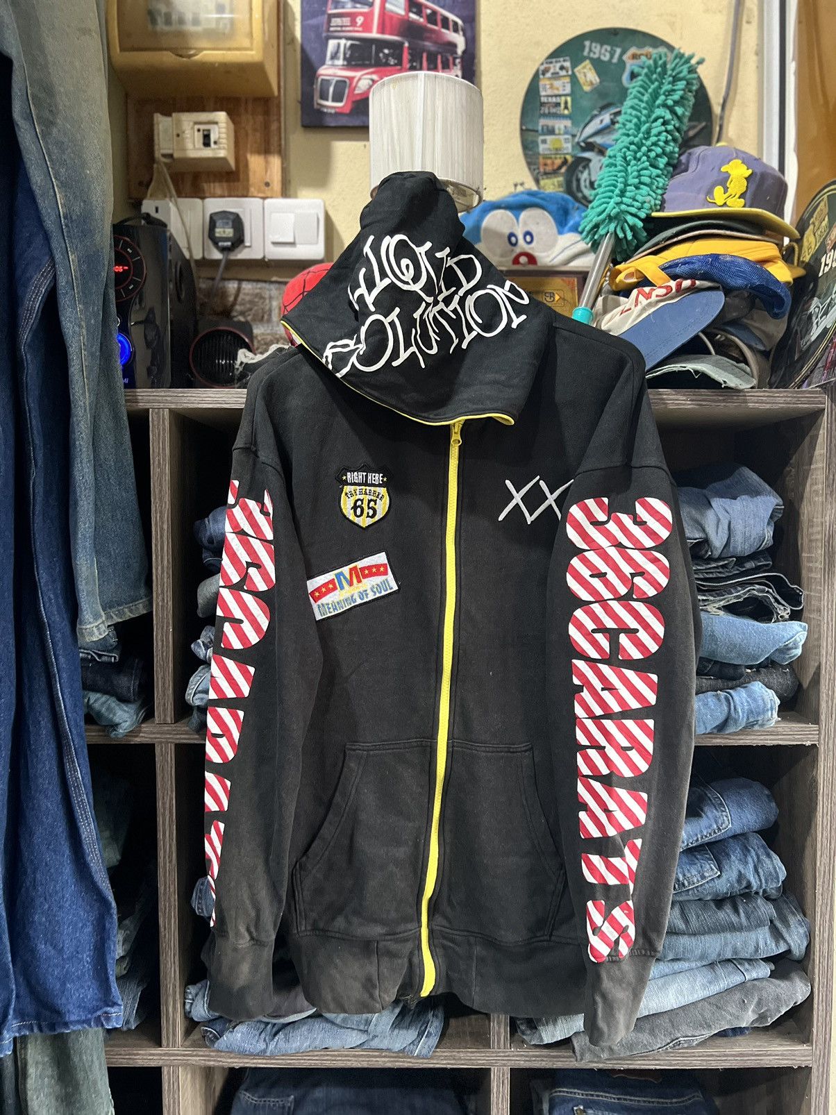 Japanese Brand 🔥Sun Faded Defective Struct 36 Carats Patches Hoodie Size US XL / EU 56 / 4 - 1 Thumbnail