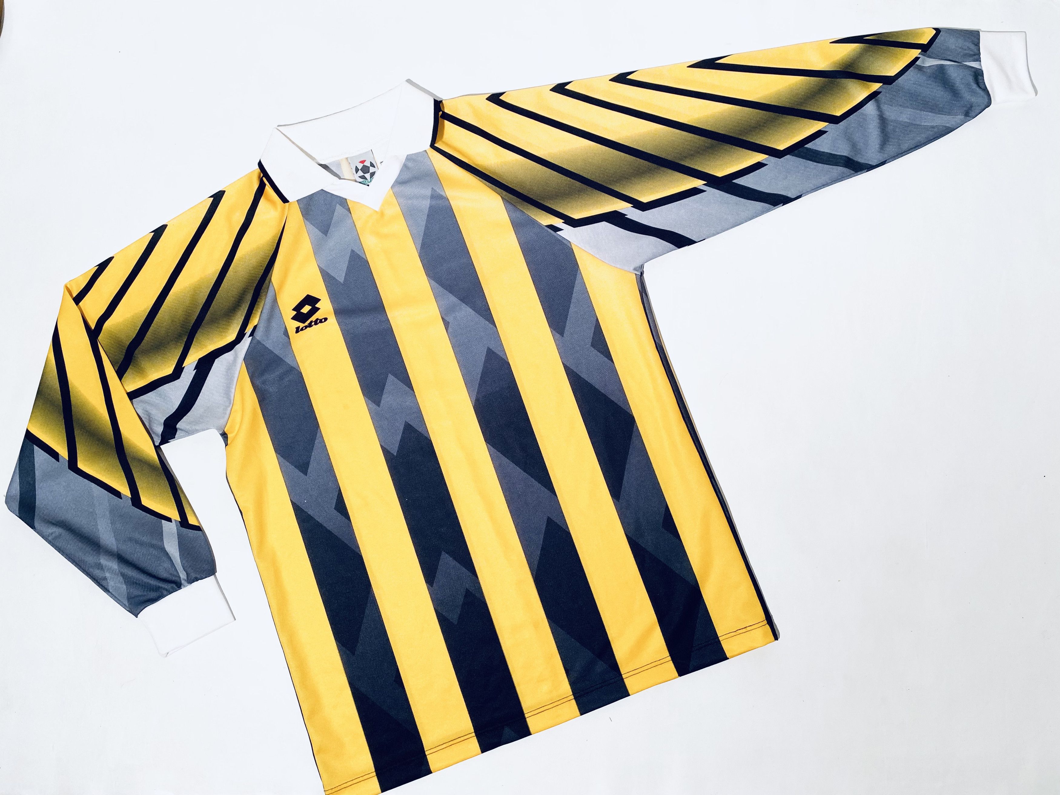 Lotto Sport Lotto Vintage 90s Template Football Shirt 1990 LS Size US L / EU 52-54 / 3 - 5 Thumbnail