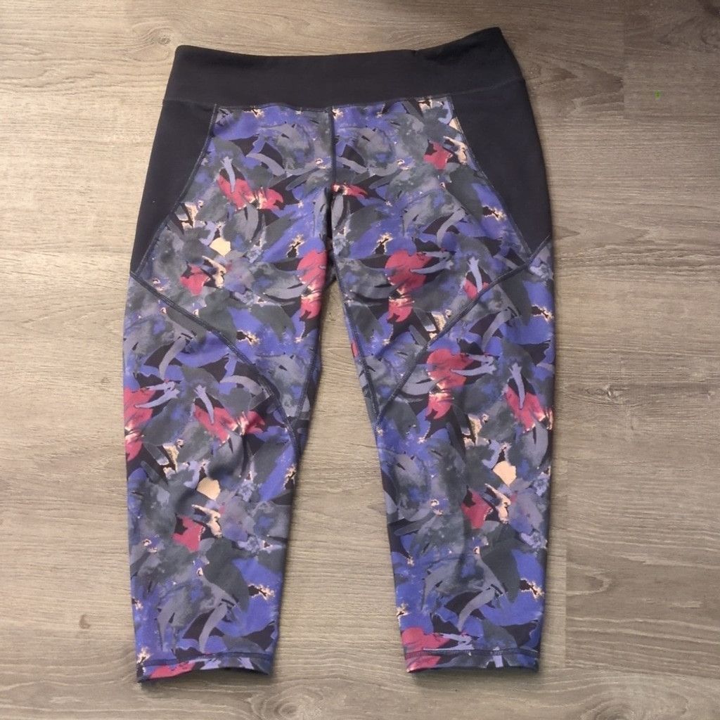 Patagonia Patagonia Centered Crop Leggings Abstract Jungle XL Size 34" / US 12 / IT 48 - 1 Thumbnail