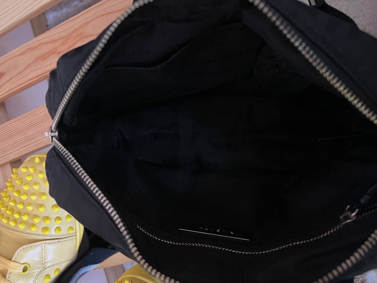 Givenchy Givenchy Black Monogram Nylon Shoulder Bag Size ONE SIZE - 12 Thumbnail