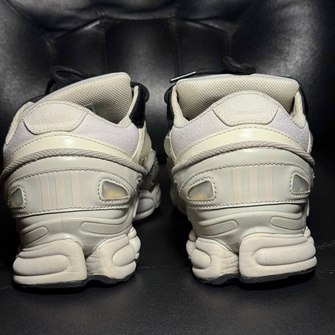 Adidas × Raf Simons 9,5us Adidas Raf Simons ozweego Ozweego Cream Size US 9.5 / EU 42-43 - 2 Thumbnail