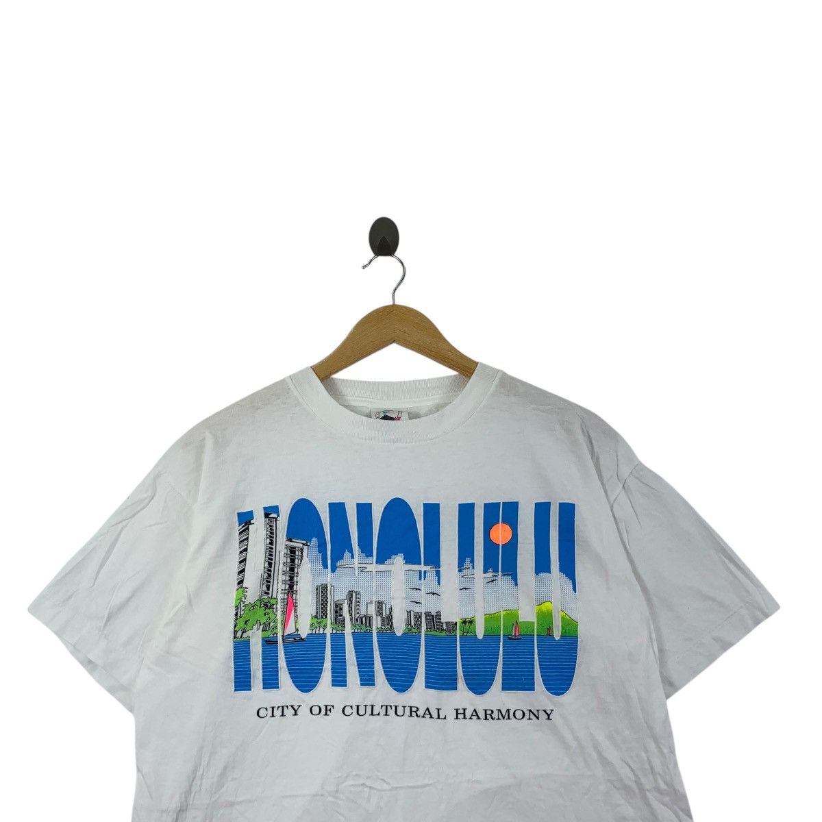 Vintage Vintage 90’ HONOLULU CARIBBEAN DREAM Illustration Tee Size US XL / EU 56 / 4 - 2 Thumbnail