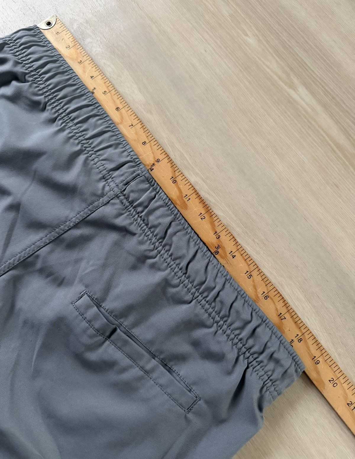 Nike Vintage Nike Cargo Pocket Shorts Gray Sz XL Size US 36 / EU 52 - 5 Thumbnail
