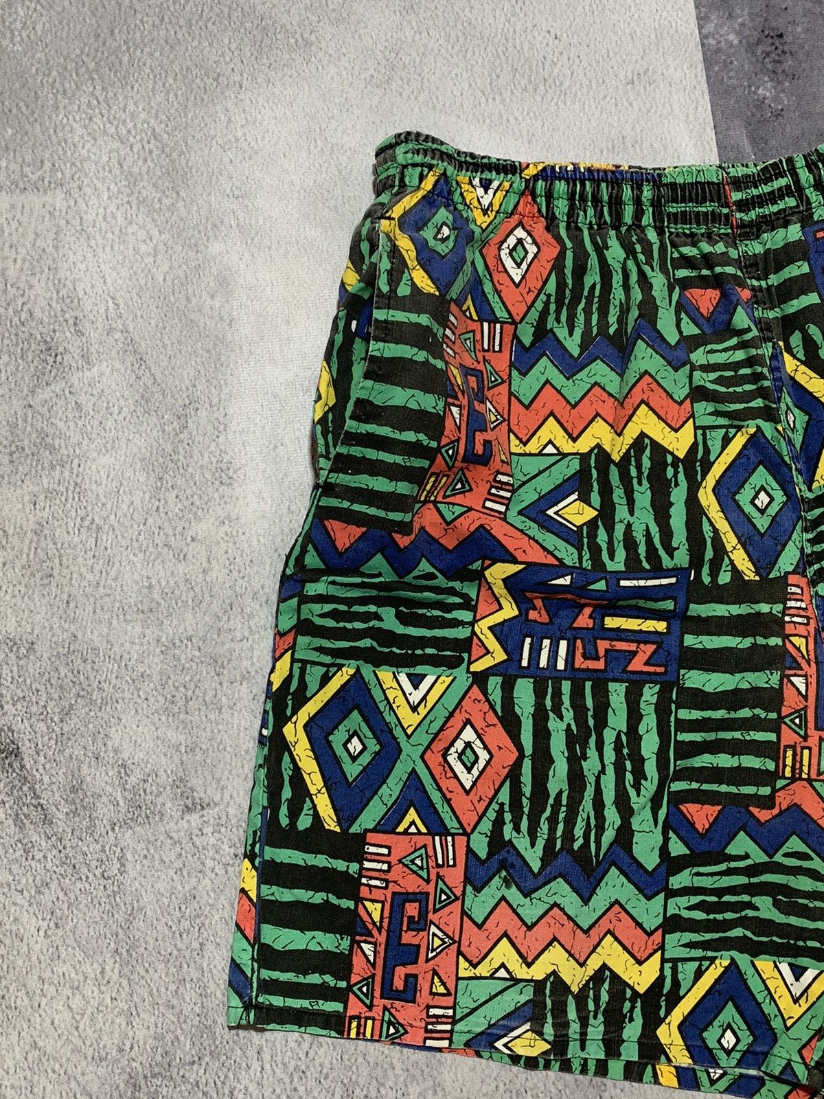 Vintage Vintage 90s art shorts streetwear Hawaiian style size L Size US 36 / EU 52 - 2 Thumbnail