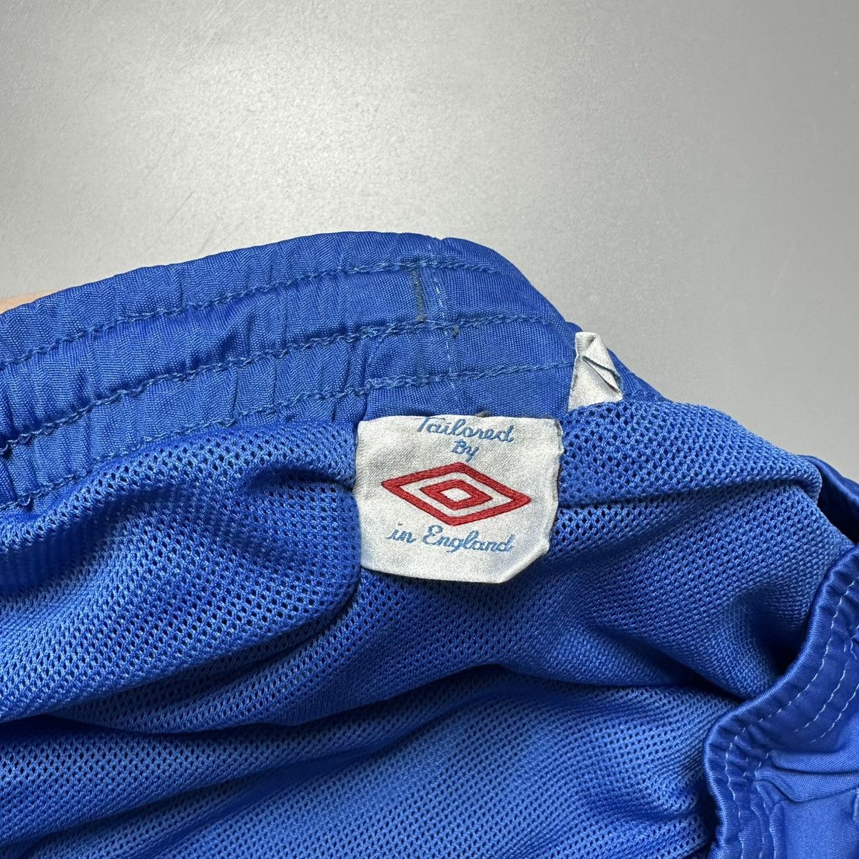 Umbro ENGLAND UMBRO 2010/2011 FOOTBALL TRAINING SHORTS Size US 33 - 5 Thumbnail
