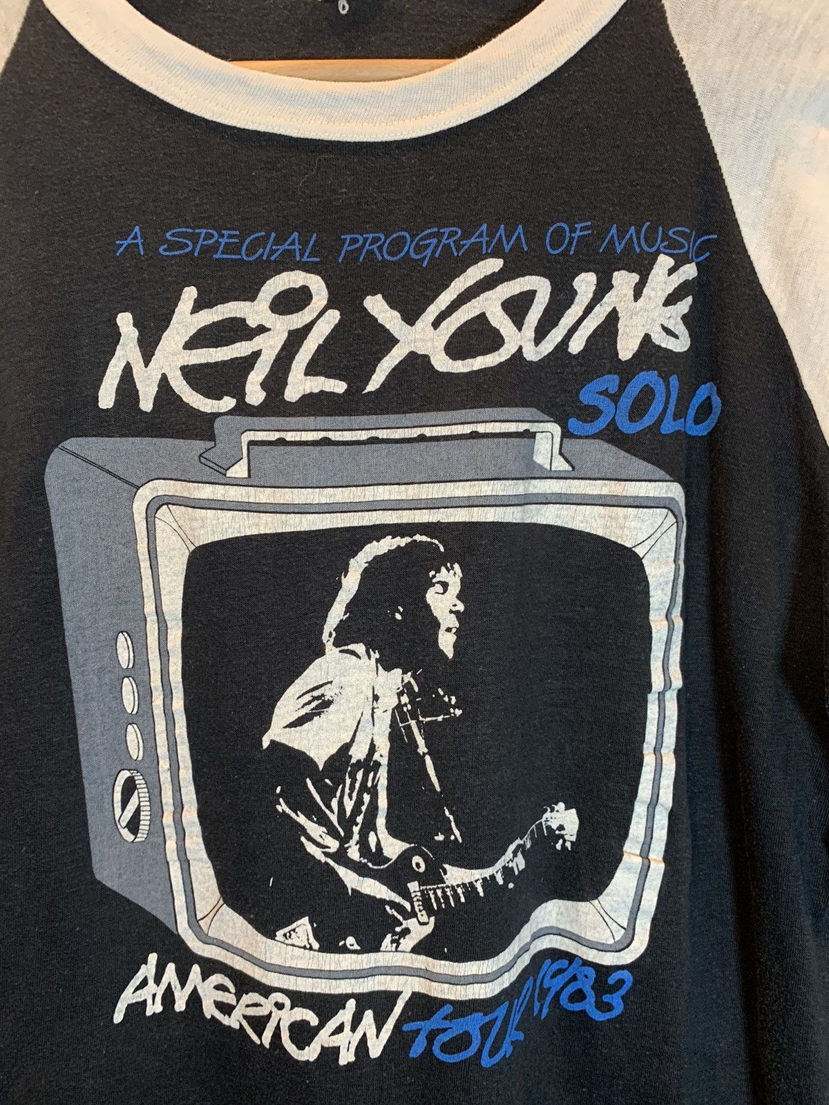 Band Tees RARE* Vintage 1983 Neil Young Solo Tour Single Stitch Raglan Size US L / EU 52-54 / 3 - 3 Thumbnail