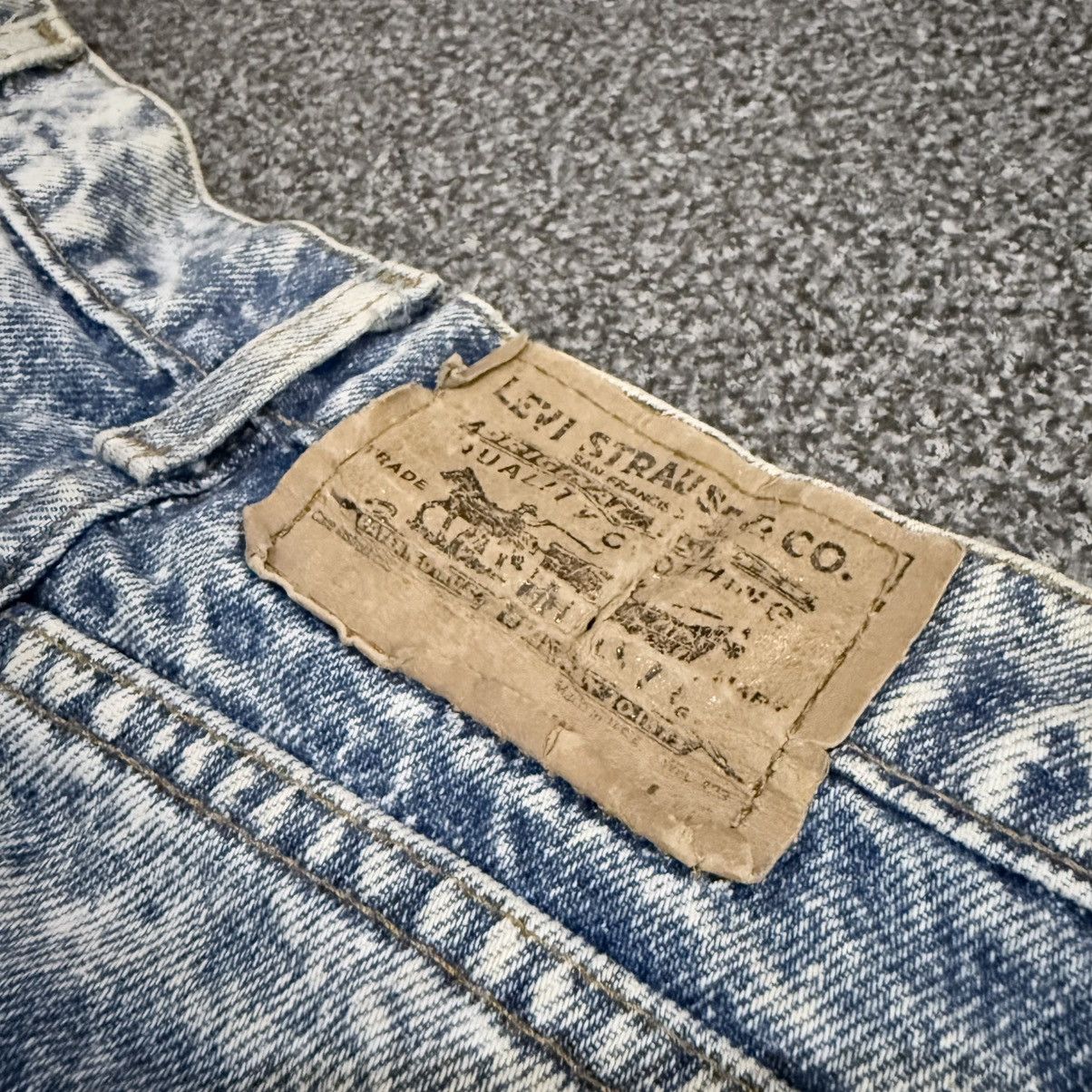 Levi's Vintage Clothing Vintage Thrash 90s Levis 505 IRREGULAR Acid Wash Rare Denim Size US 34 / EU 50 - 10 Thumbnail
