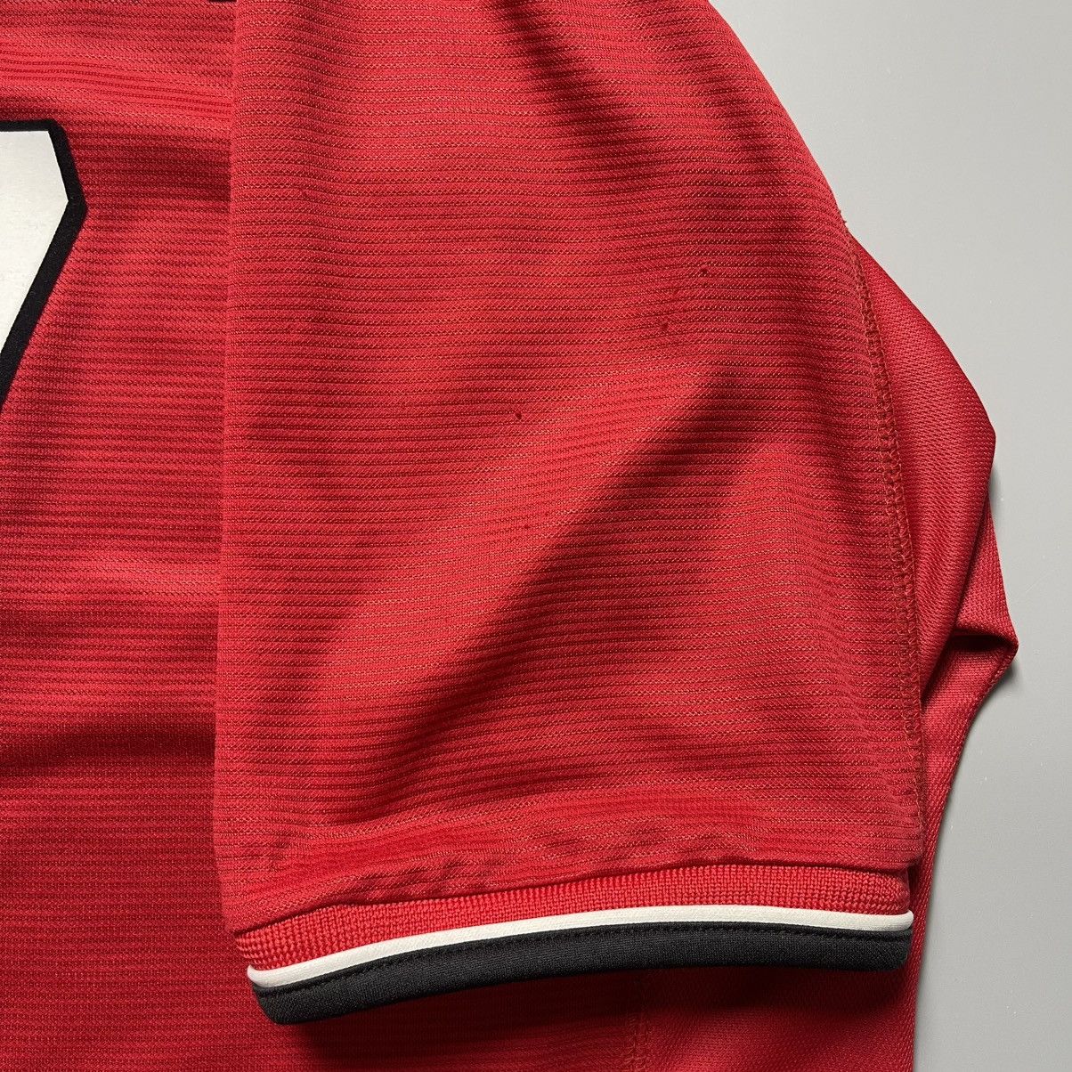 Vintage MAN UNITED UMBRO 2000/2001 FOOTBALL HOME JERSEY #7 BECKHAM Size US M / EU 48-50 / 2 - 15 Thumbnail