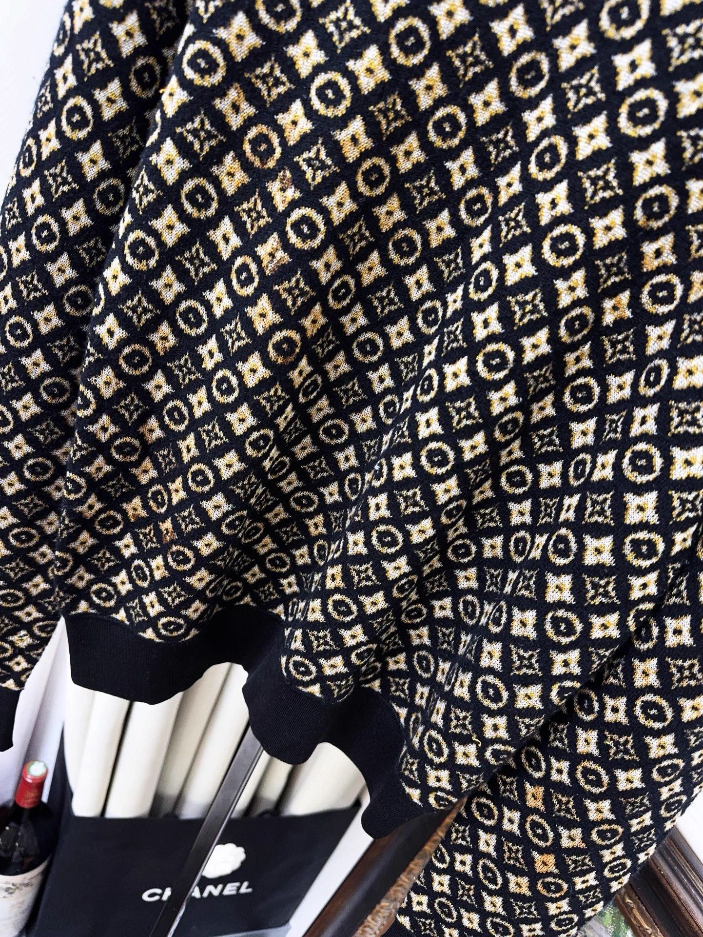 Louis Vuitton LV Monogram All Over Black Colorblock Knit Sweater M Size M / US 6-8 / IT 42-44 - 4 Thumbnail