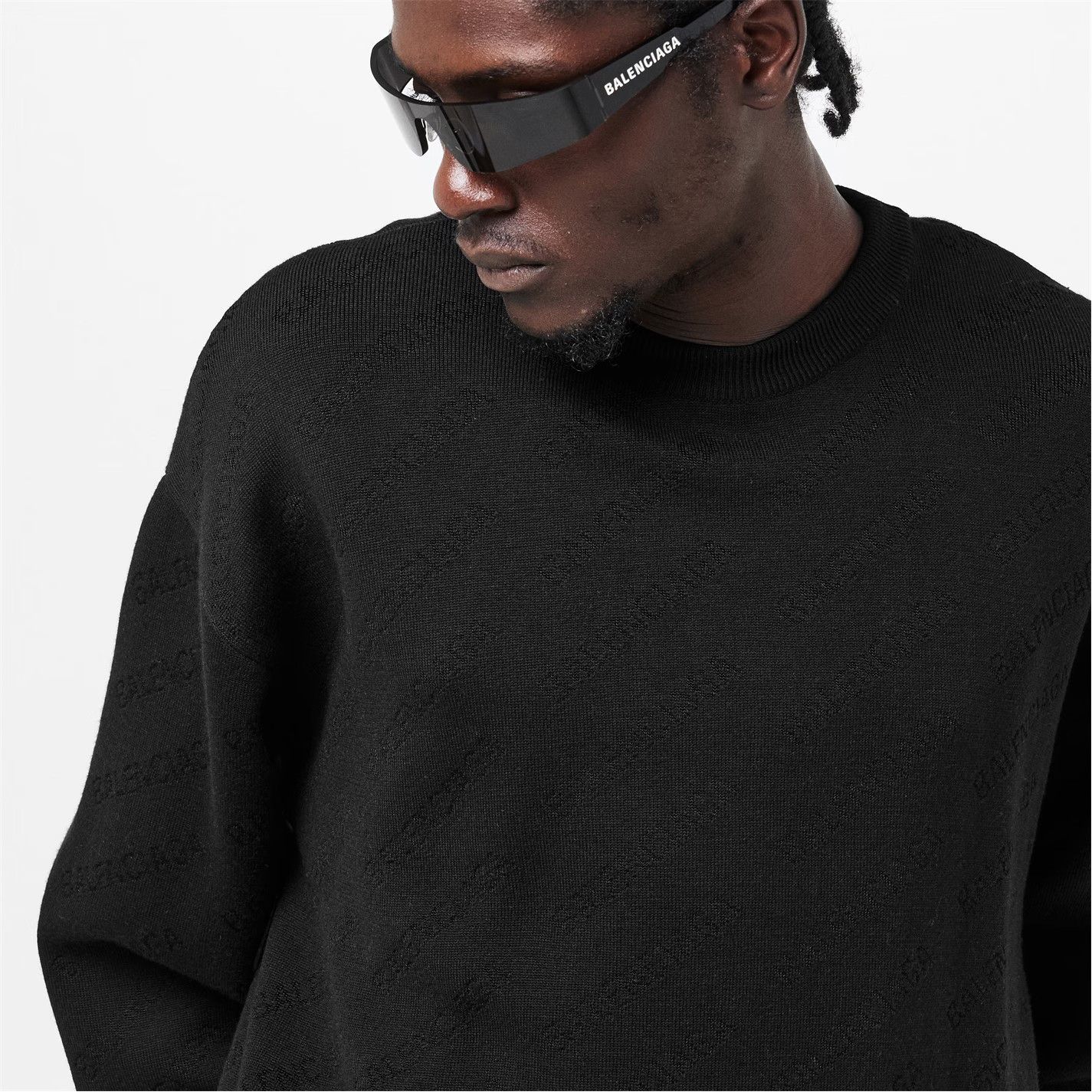 Balenciaga o1g2r1mq0226 All-Over Logo Crew Sweater In Black Size US S / EU 44-46 / 1 - 5 Thumbnail