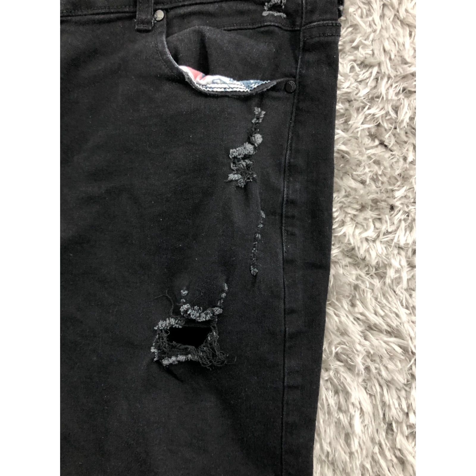 Vintage VINTAGE Rockstar Bermuda Shorts Mens Size 40 Mid Rise Dark Wash Black Distresse Size US 40 / EU 56 - 4 Thumbnail