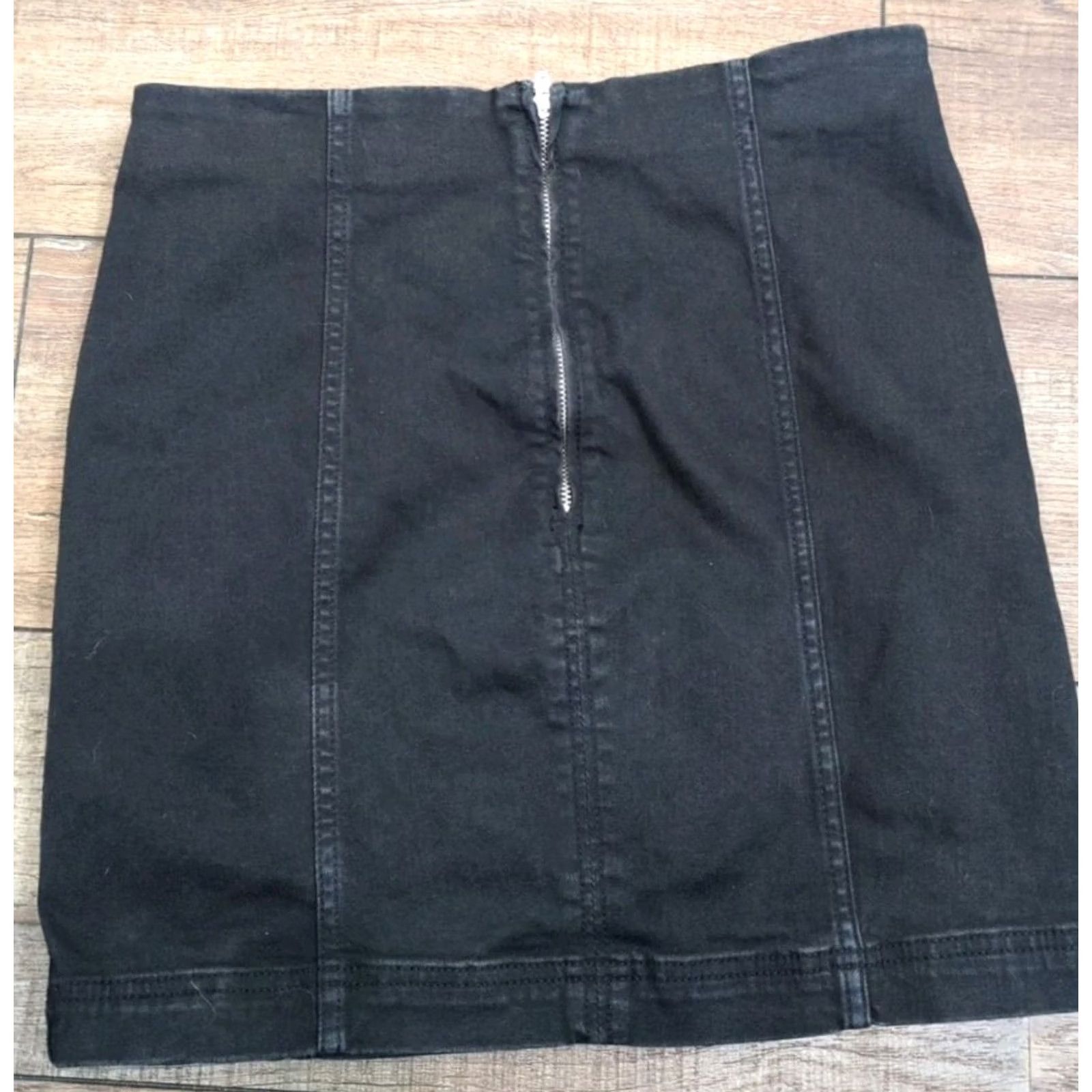 Free People Free People Skirt Denim Mini Black Zipper Stretch 15in Womens Size 10 Casual Modern Vintage: No Size 32" / US 10 / IT 46 - 2 Thumbnail