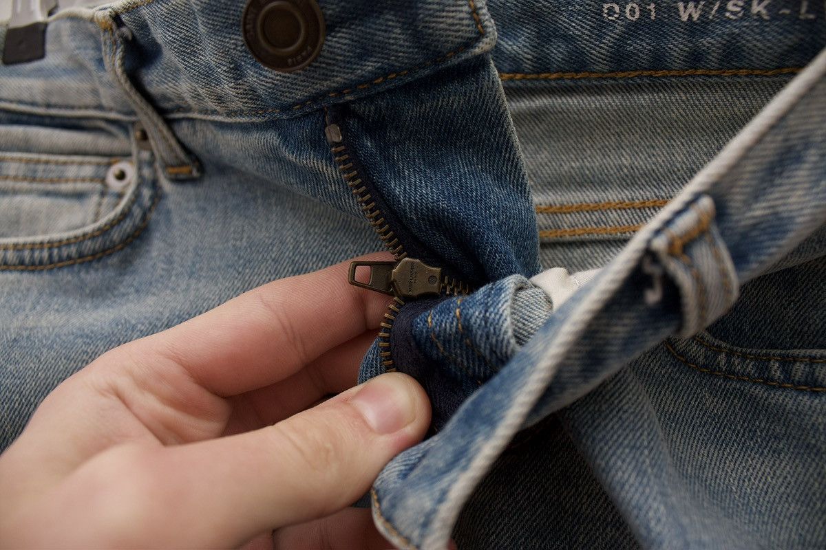 Saint Laurent Paris Saint Laurent Paris Ripped Knee Jeans Size 26" / US 2 / IT 38 - 5 Thumbnail