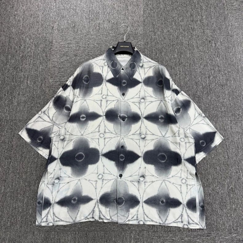 Louis Vuitton Louis Vuitton Ink Floral Silk Short Sleeve Size US XL / EU 56 / 4 - 1 Thumbnail