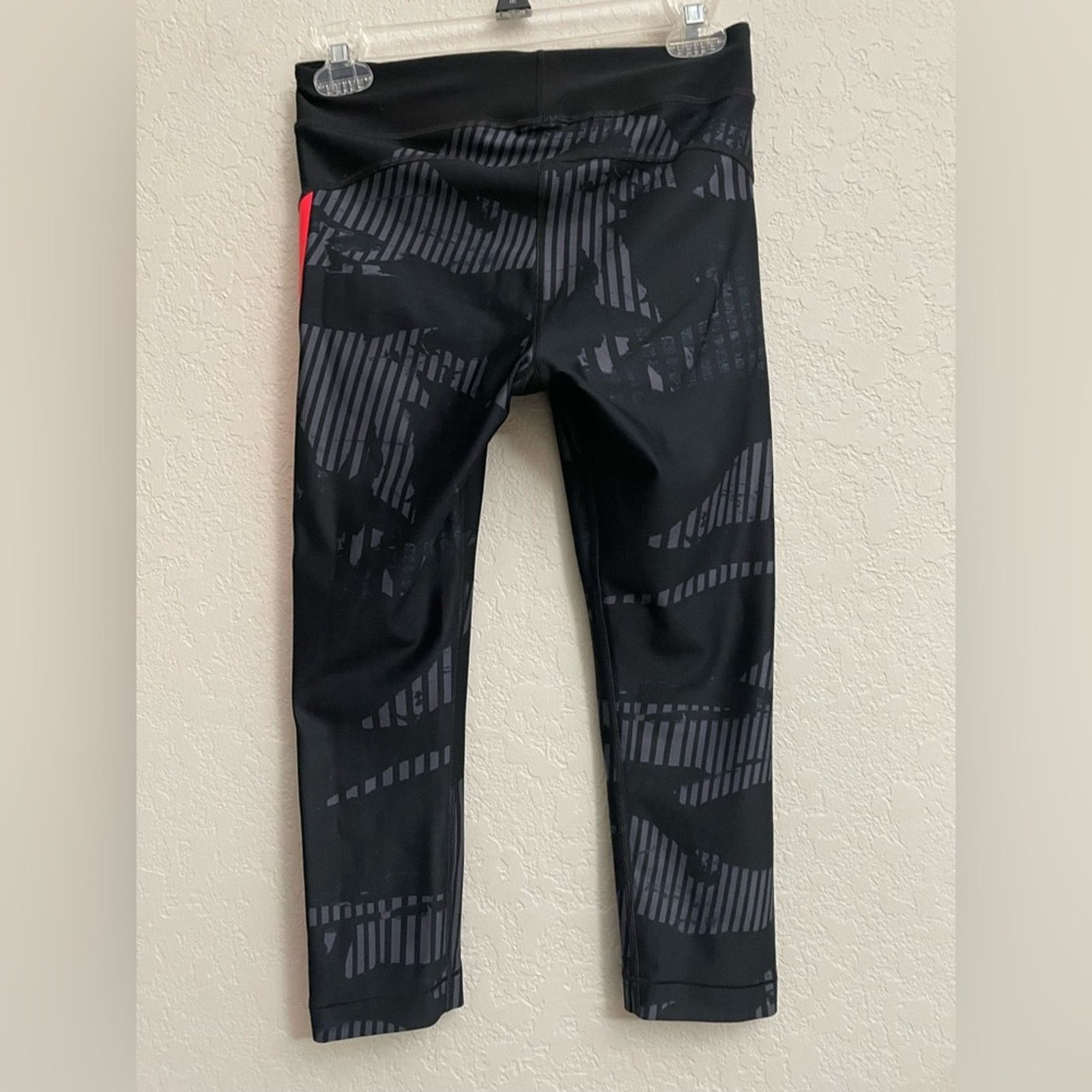 Under Armour Under Armour Heat Gear Capri Compression Leggings Women S Size 26" / US 2 / IT 38 - 4 Thumbnail