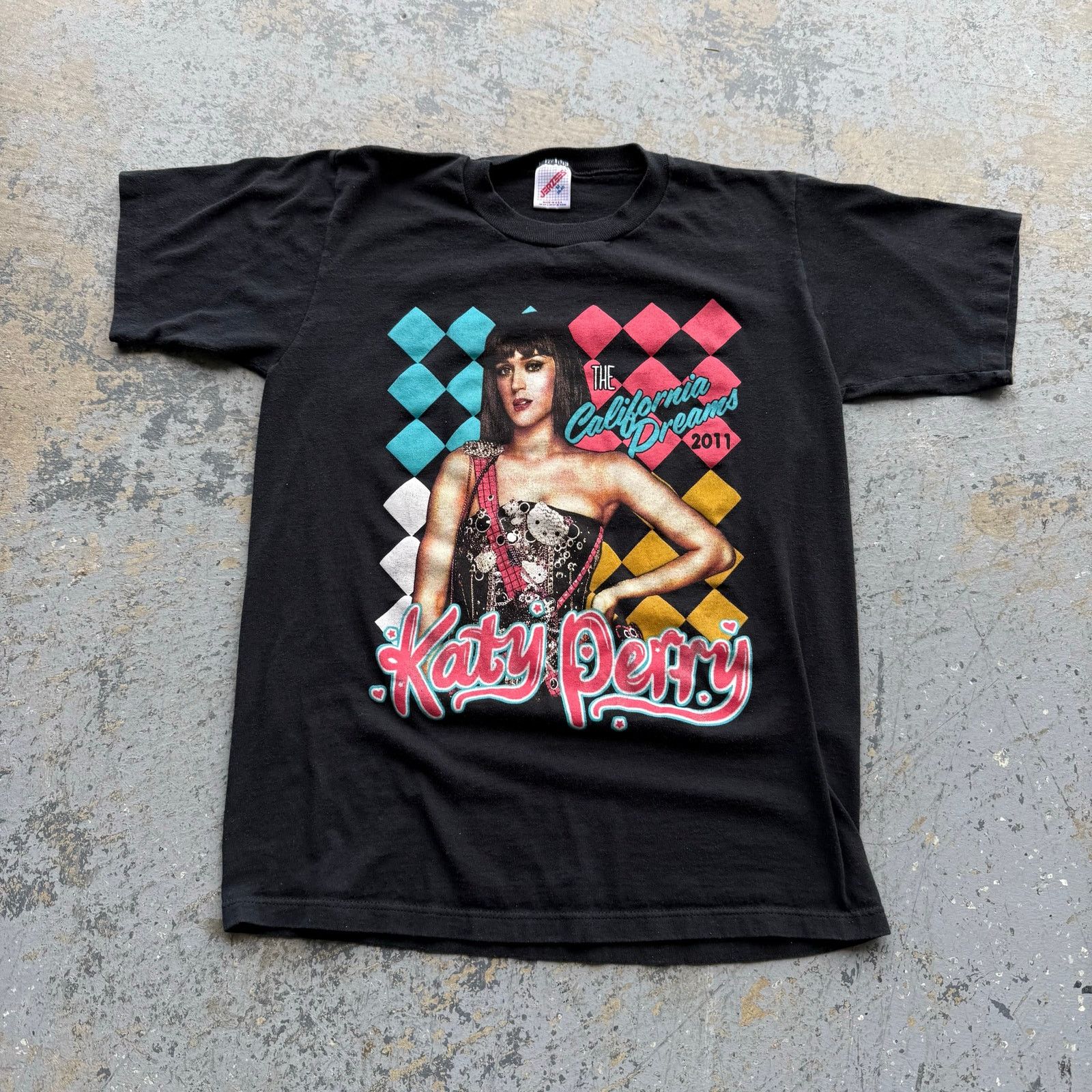 Vintage Vintage Y2K 2011 Katy Perry The California Dreams Tee Sz M Size US M / EU 48-50 / 2 - 1 Thumbnail