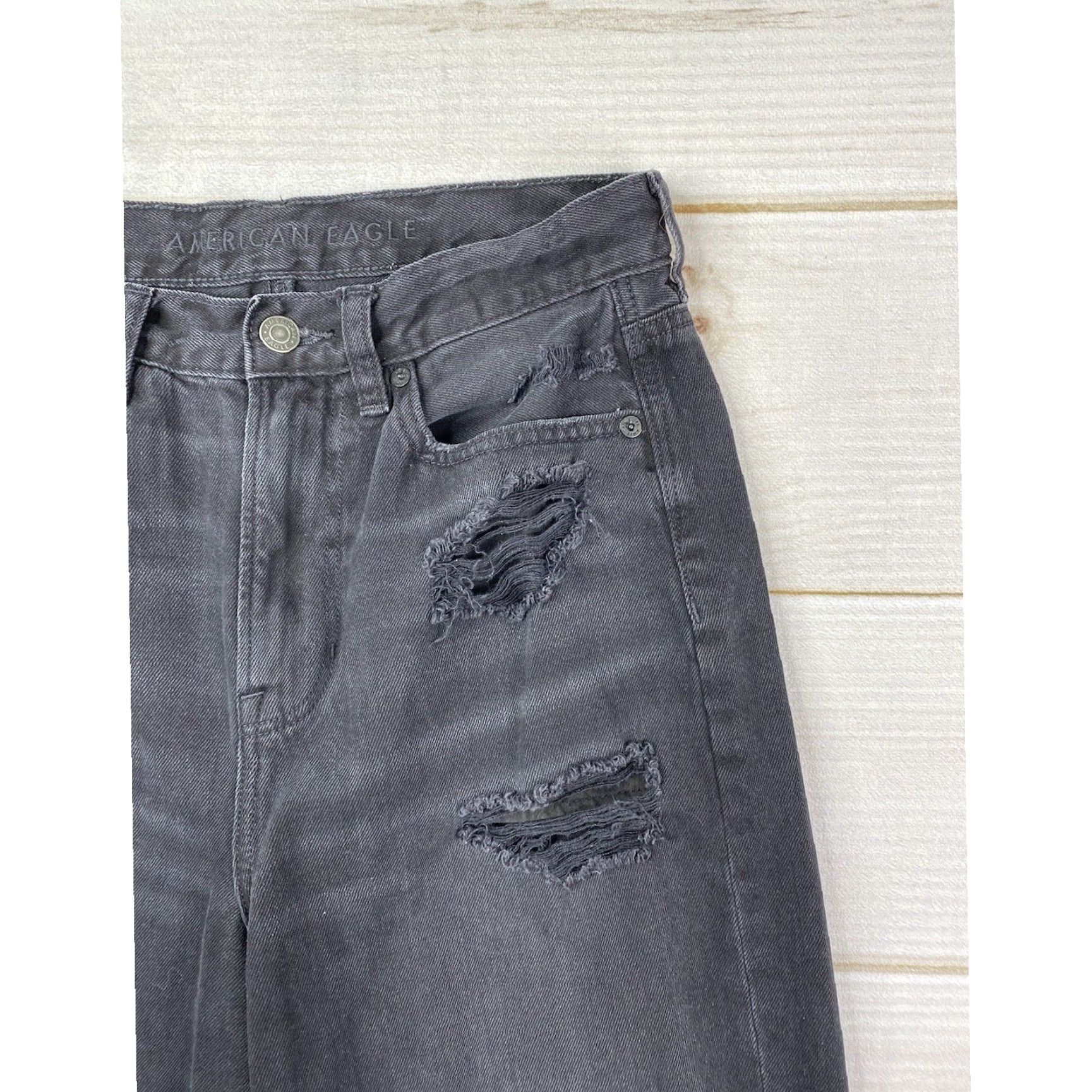 American Eagle Outfitters VINTAGE American Eagle Jeans Womens 6 Black Mom Relaxed High Rise Distressed Rips Grunge Size 28" / US 6 / IT 42 - 2 Thumbnail
