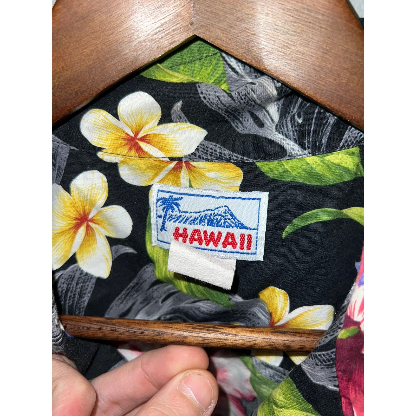 Vintage Vintage Hawaii Button Down Shirt Hawaiian Black Floral Tee Size US L / EU 52-54 / 3 - 7 Thumbnail