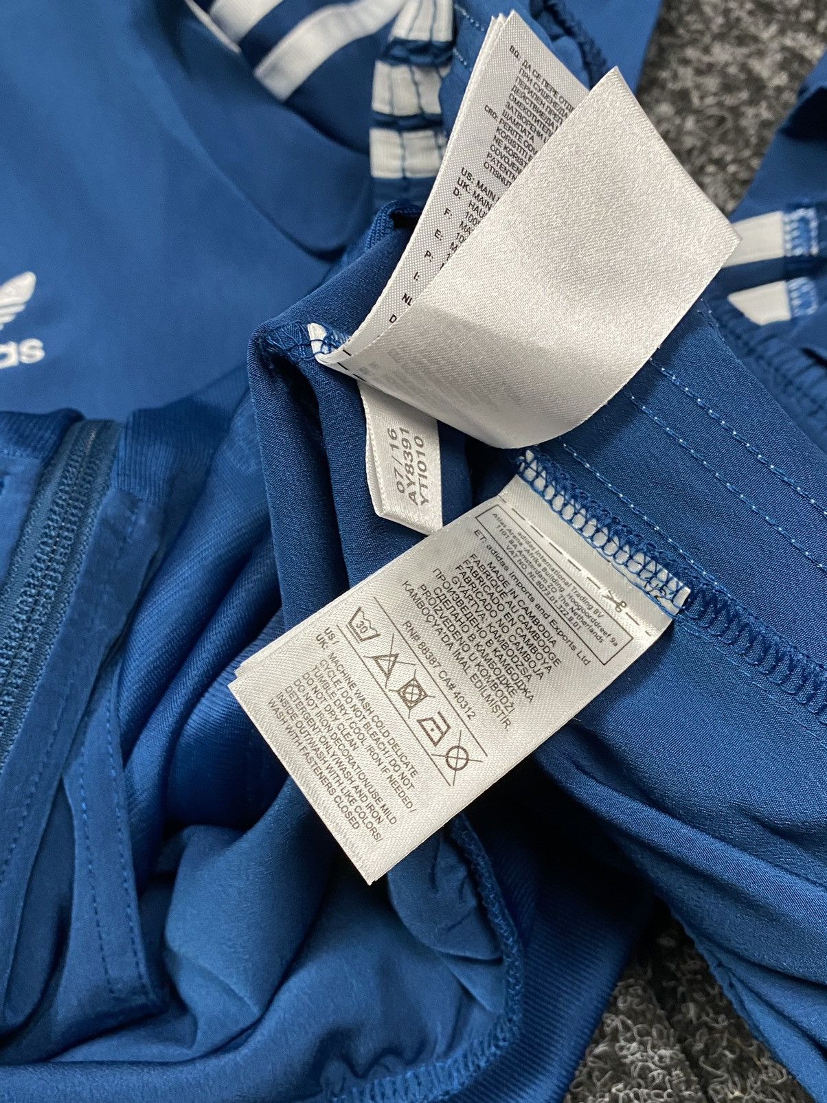 Adidas Women's tracksuit Adidas Essential y2k hype size s/M Size 34" / US 12 / IT 48 - 10 Thumbnail