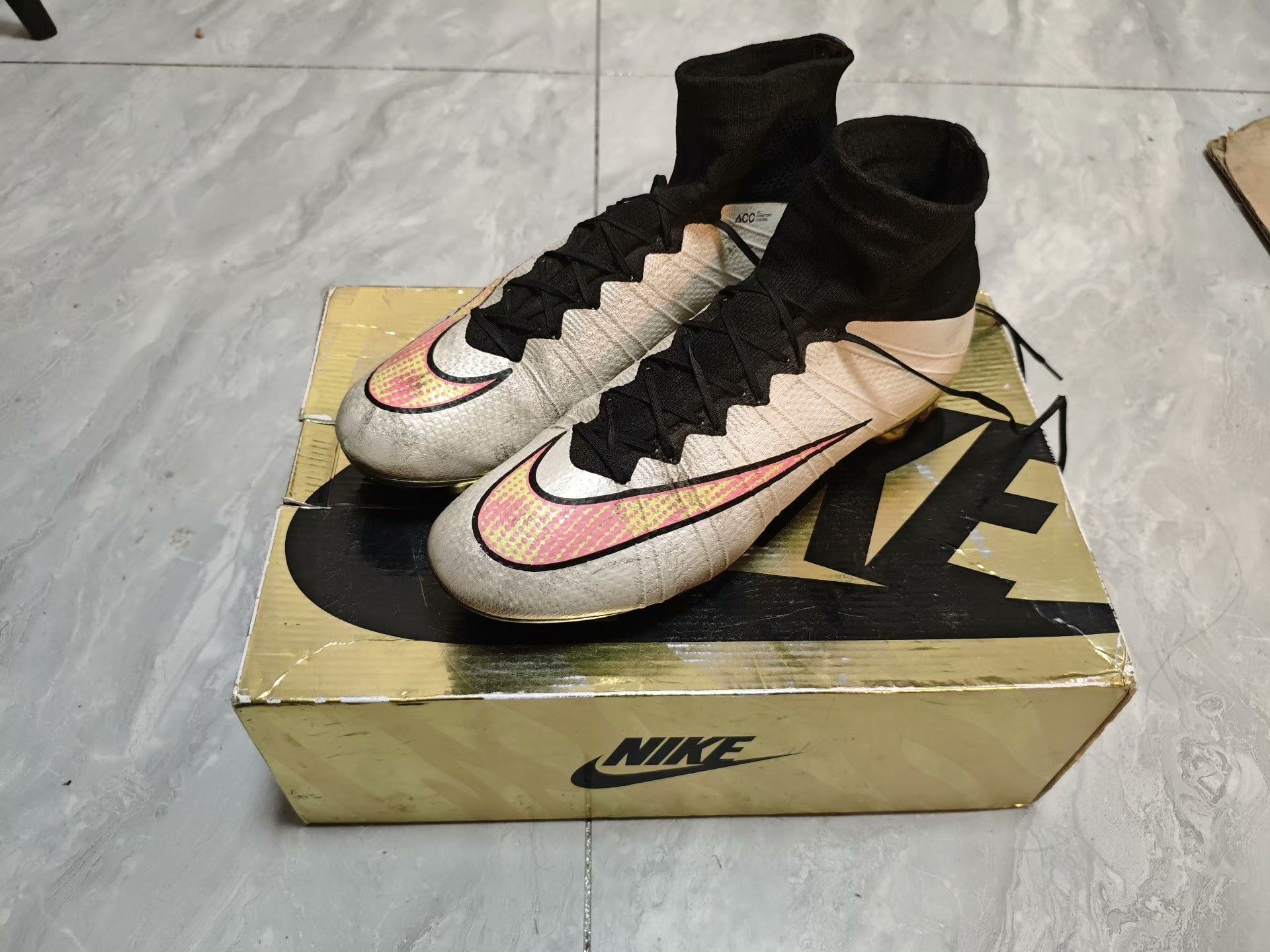 Nike Nike Multi Lowtop Sneakers 10 Men Size US 10 / EU 43 - 1 Thumbnail
