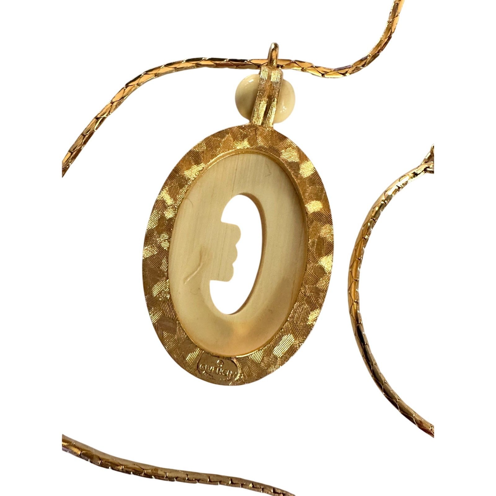 Givenchy Givenchy Vintage Resin G Pendant Necklace Size ONE SIZE - 11 Thumbnail