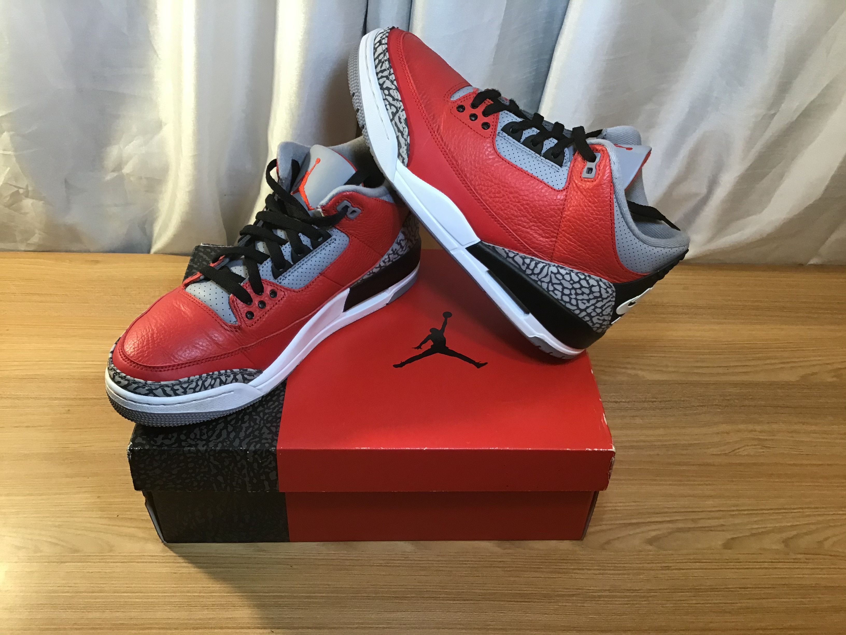 Size 10 Like New Jordan Retro SE Unite Fire Red