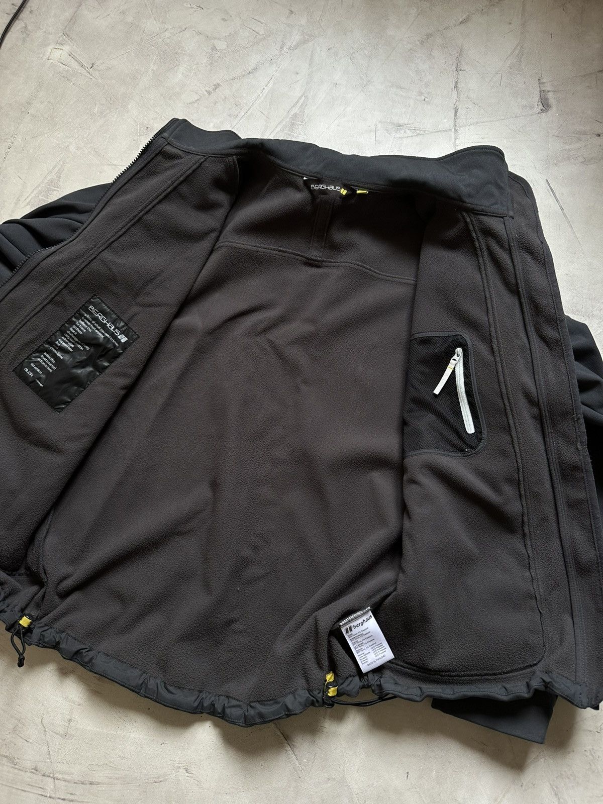 Berghaus Berghaus heavy softshell mens L fits M-L great gorpcore jckt Size US L / EU 52-54 / 3 - 12 Thumbnail