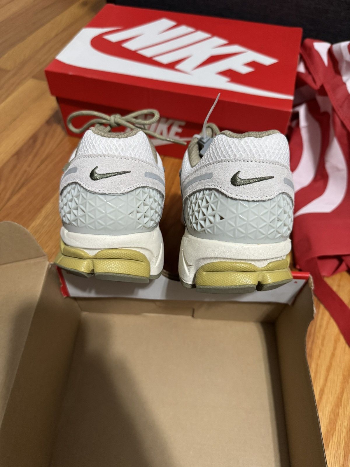Nike Nike Zoom Vomero 5 Size US 12 / EU 45 - 5 Thumbnail