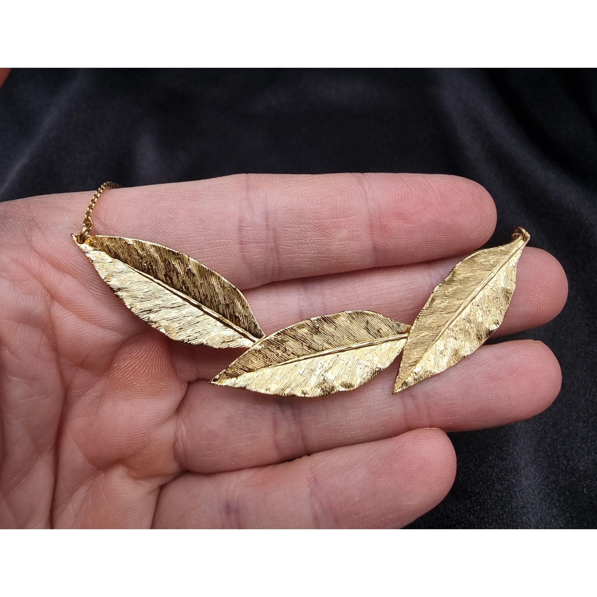 Vintage Vintage 1990's Gold-Plated Necklace With Triple Leaf Pendant Size ONE SIZE - 3 Thumbnail