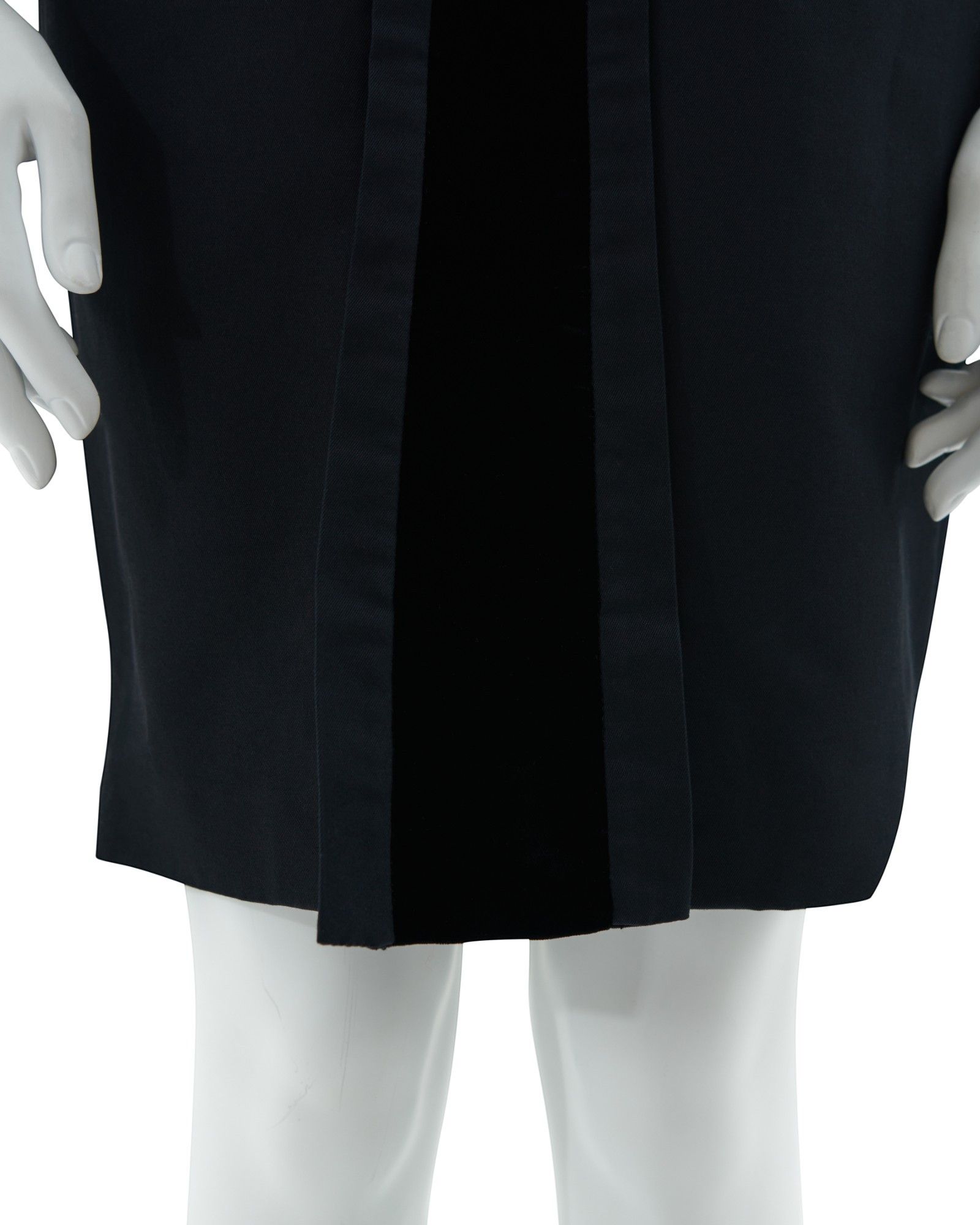 Gucci by Tom Ford F/W 2004 Black sleveless velvet sheath dress Size XS / US 0-2 / IT 36-38 - 6 Thumbnail