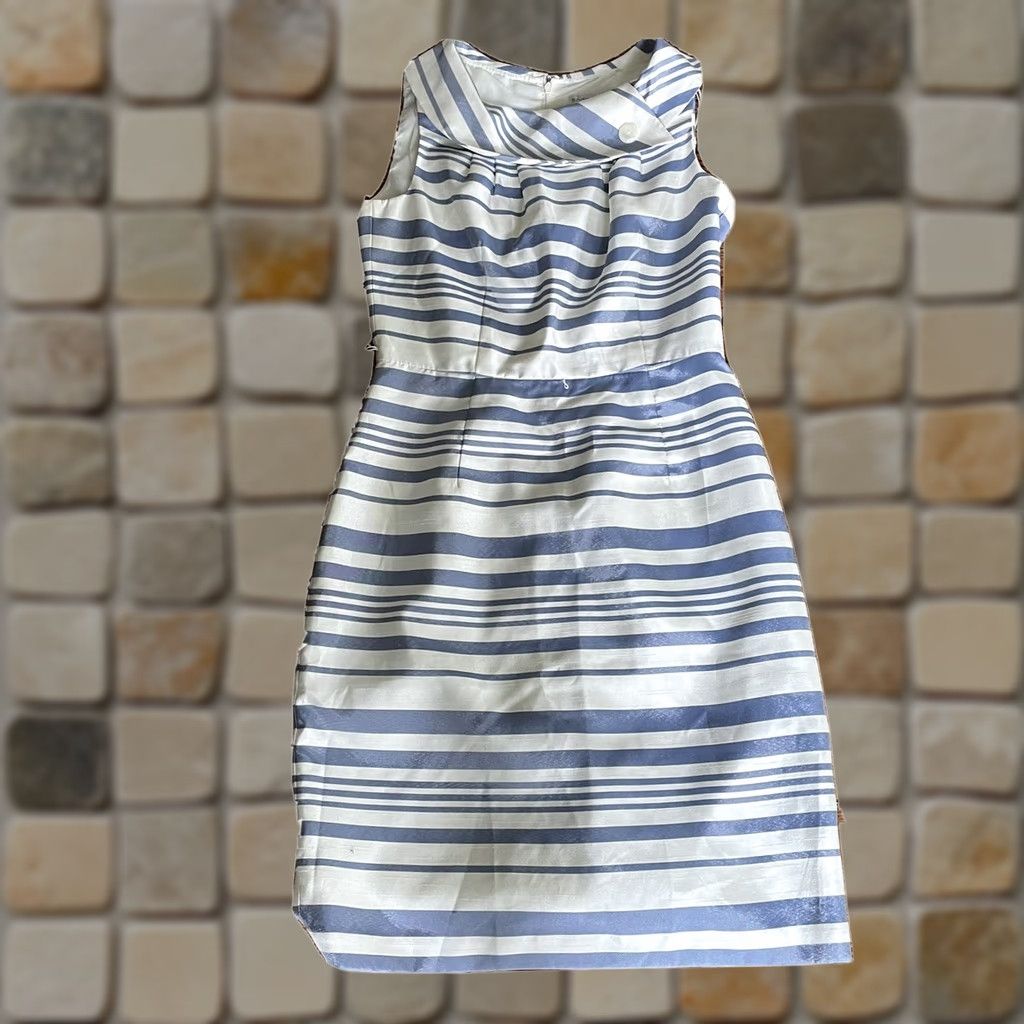 Madison Madison Leigh Cool Gray Striped Sleeveless Shift Dress Zipper Back Sz 8 Pre Own Size M / US 6-8 / IT 42-44 - 1 Thumbnail