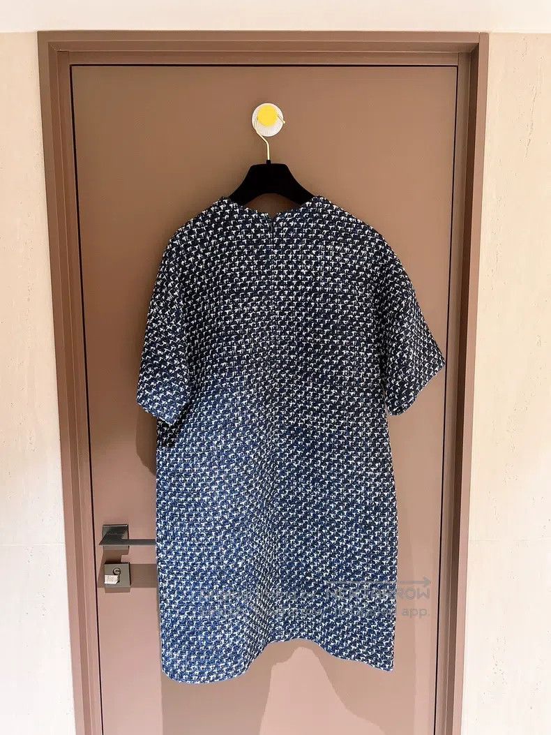 Valentino Valentino Tweed dress Size M / US 6-8 / IT 42-44 - 2 Thumbnail
