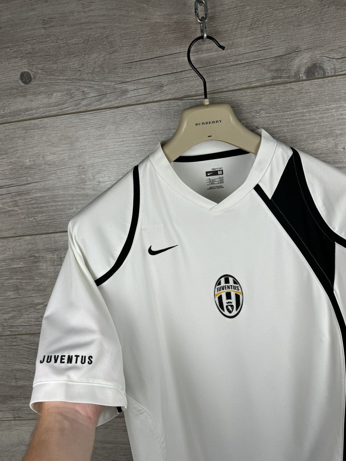 Nike 2005/06 JUVENTUS Soccer jersey NIKE Size M Size US M / EU 48-50 / 2 - 4 Thumbnail