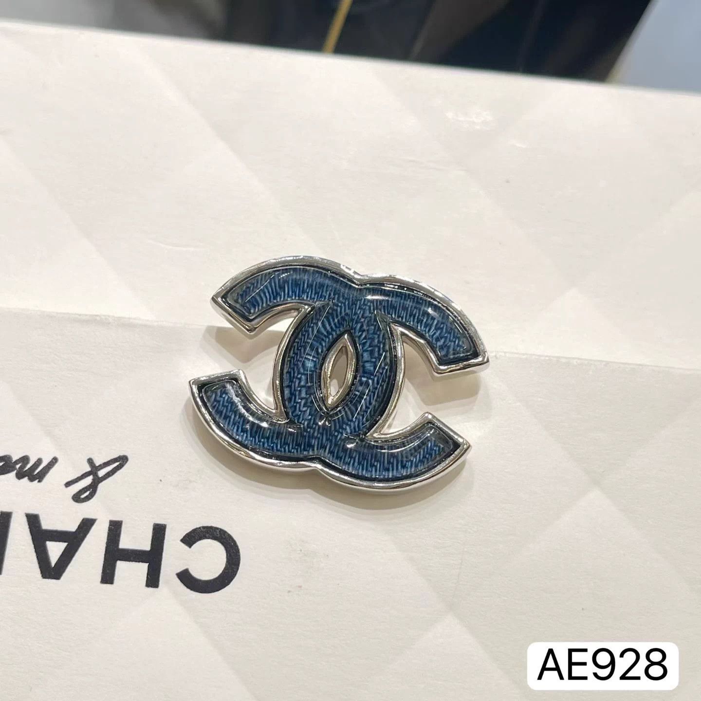 Chanel Chanel Denim Brooch Small 98% New For Sale AE928 Size ONE SIZE - 2 Thumbnail