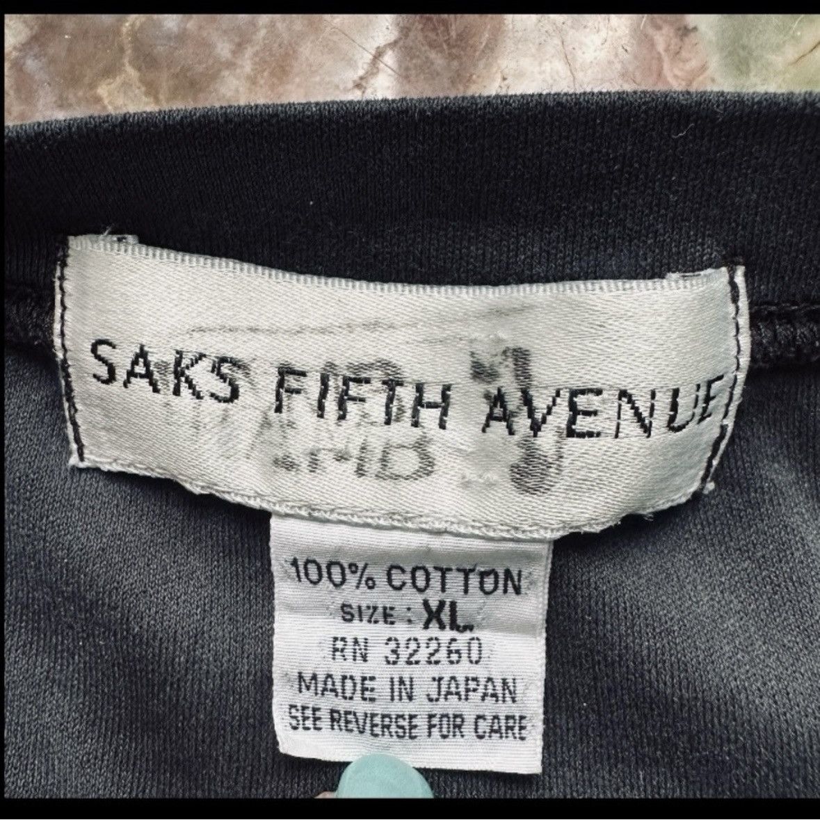 Saks Fifth Avenue VINTAGE 1990s SAKS FIFTH AVENUE SATIN FINISH TSHIRT JAPAN XL Size US XL / EU 56 / 4 - 4 Thumbnail