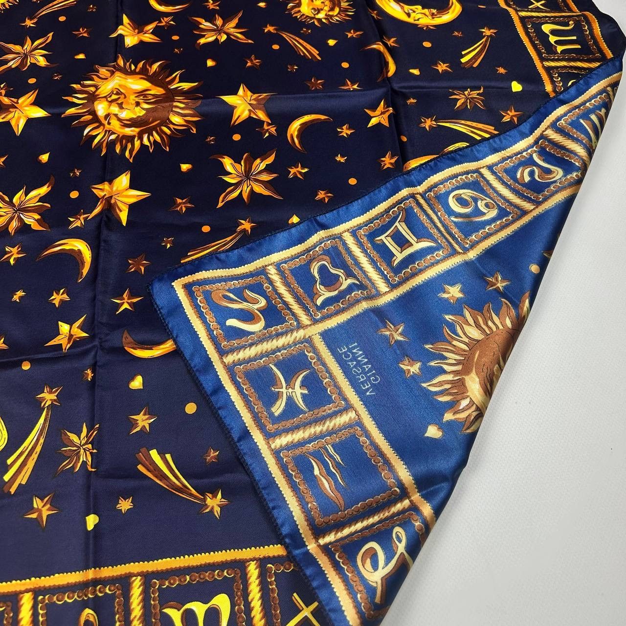 Versace Gianni Versace Silk Moon Sun Stars Zodiac Shawl Scarf 90/90 Size ONE SIZE - 6 Thumbnail