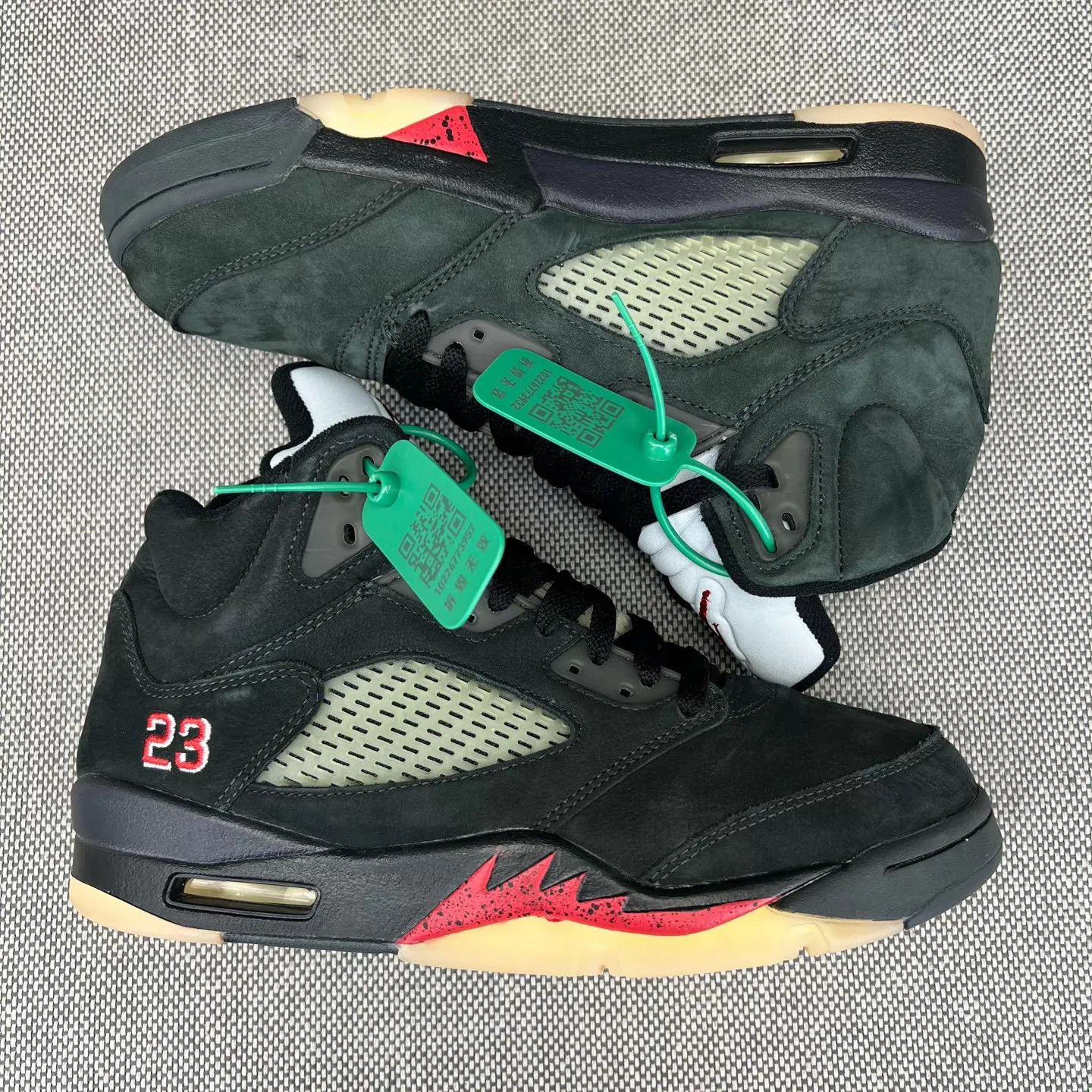 Nike Air Jordan 5 Gore-Tex Black Red 42.5 Mint Size US 9.5 / EU 42-43 - 2 Thumbnail