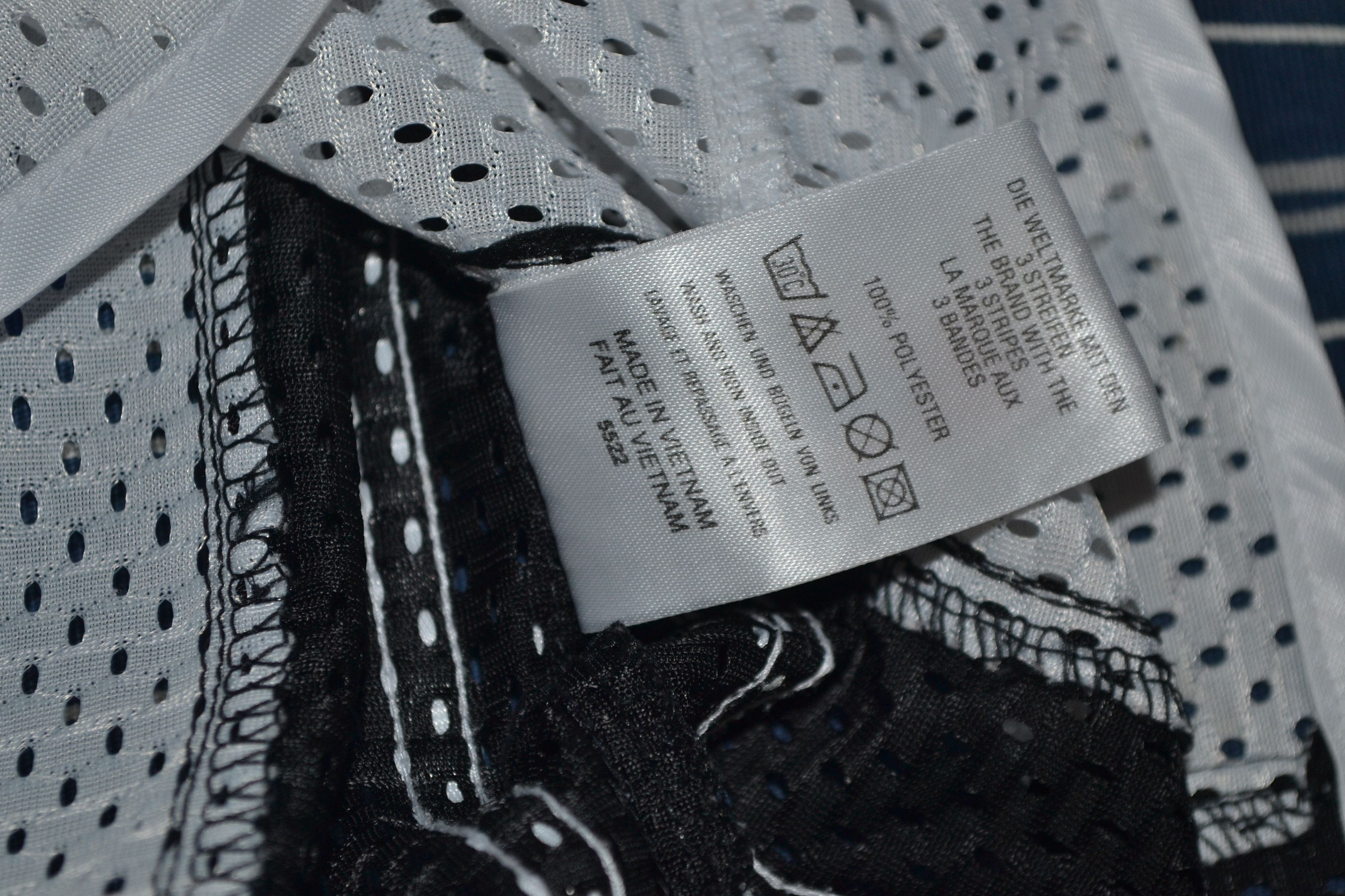 Adidas Vintage Adidas 90s Mesh Jersey – Rare Sportswear – Size M Size US M / EU 48-50 / 2 - 9 Thumbnail