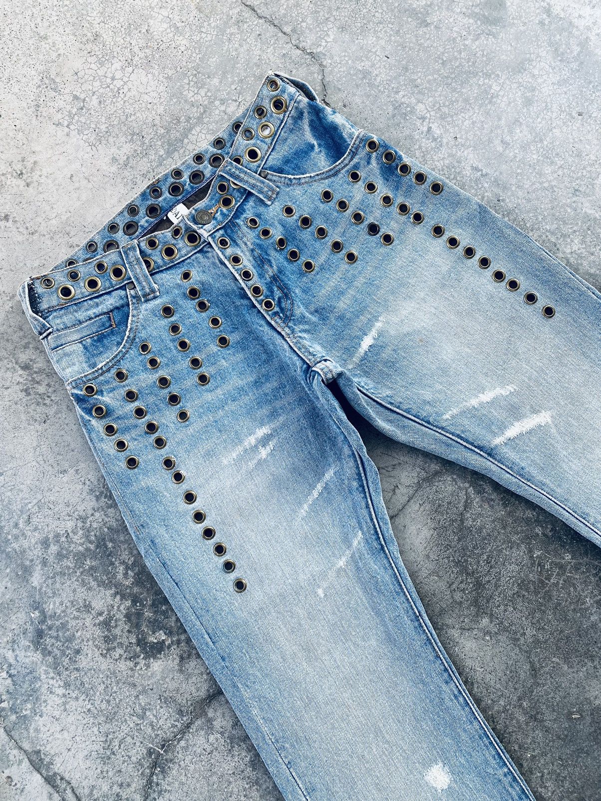Japanese Brand Vintage Daily News Eyelet Distressed Denim Pants Size US 30 / EU 46 - 8 Thumbnail